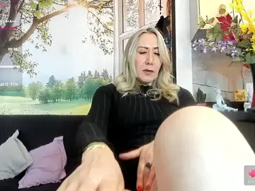 Stripchat Free Porn Cam of ashleymilf_1