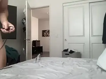 Stripchat Live Sex Cam of ryan_28747