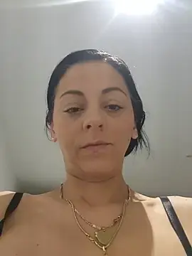 Stripchat Free Live Porn of bruneta_sexy23