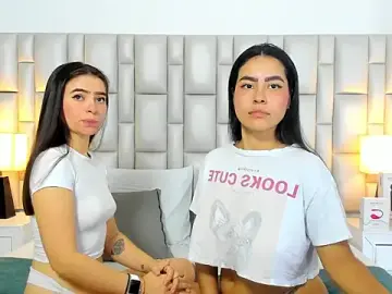 Stripchat Sex Cam of paola_katy_dicks