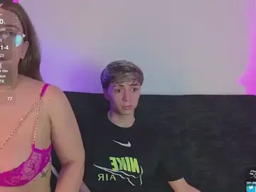 Stripchat Live Sex Cam of ethan_and_ava