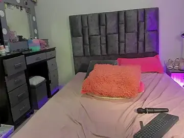 Stripchat Adult Webcam of Esmeraldaa-