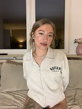 Stripchat Best Webcam of romyxxs