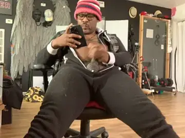 Stripchat Adult Webcam of bigshh8