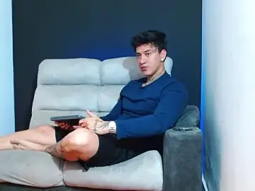 Stripchat Free Live Porn of JUSTIN_FULLER1