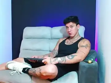 Stripchat Free Porn Cam of JUSTIN_FULLER1