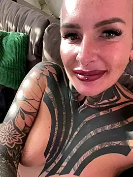 Stripchat Live Sex Cam of KathaleaNoir