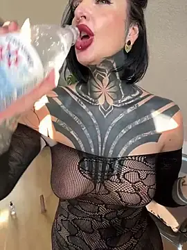 Stripchat Live Sex Cam of KathaleaNoir