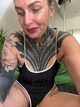Stripchat Adult Webcam of KathaleaNoir
