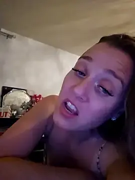 Stripchat Live Sex Cam of Skyellar