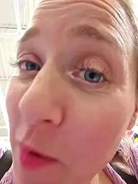 Stripchat Free Porn Cam of Skyellar