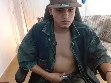 Stripchat Live Sex Cam of Mateo_Peet