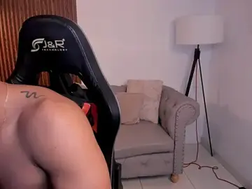 Stripchat Live Sex Cam of liam_collins21