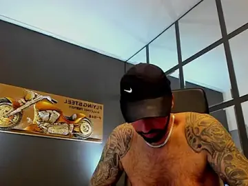 Stripchat Free Porn Cam of AronGrant