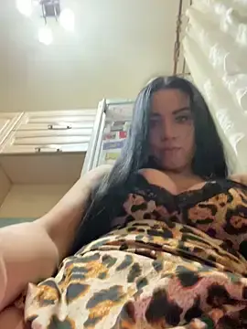 Stripchat Live Sex Cam of CrazzyChicks
