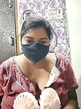 Stripchat Sex Cam of Liyaa_24