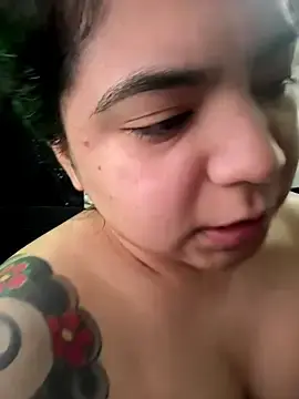 Stripchat Live Sex Cam of kimmiakiss22