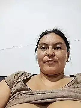 Stripchat Nude Webcam of Horny-Mommy-Dirty