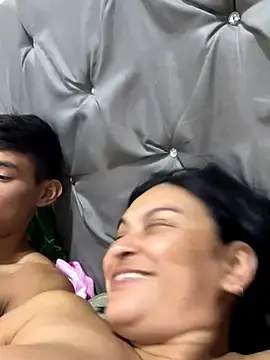 Stripchat Sex Cam of Horny-Mommy-Dirty