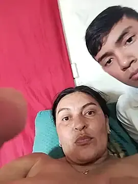 Stripchat Adult Webcam of Horny-Mommy-Dirty