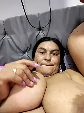 Stripchat Live Sex Cam of Horny-Mommy-Dirty