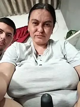 Stripchat Nude Webcam of Horny-Mommy-Dirty