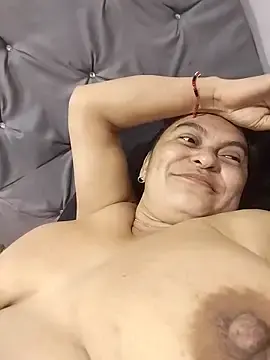 Stripchat Live Sex Cam of Horny-Mommy-Dirty