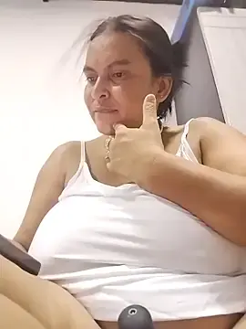 Stripchat Sex Cam of Horny-Mommy-Dirty