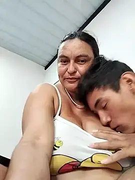 Stripchat Sex Cam of Horny-Mommy-Dirty