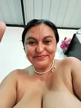 Stripchat Free Porn Cam of Horny-Mommy-Dirty