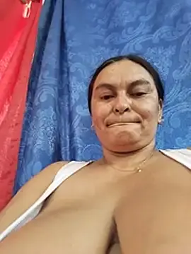 Stripchat Free Porn Cam of Horny-Mommy-Dirty