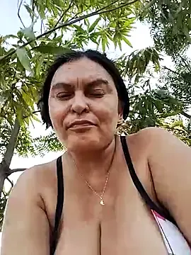 Stripchat Free Porn Cam of Horny-Mommy-Dirty