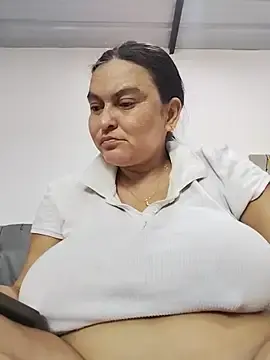 Stripchat Sex Cam of Horny-Mommy-Dirty