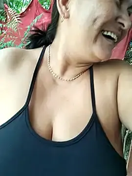 Stripchat Adult Webcam of Horny-Mommy-Dirty