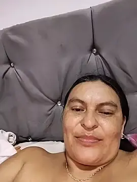Stripchat Live Sex Cam of Horny-Mommy-Dirty