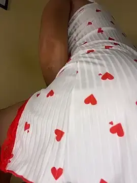 Stripchat Free Porn Cam of KIARAPRETTY