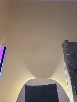 Stripchat Sex Cam of KIARAPRETTY