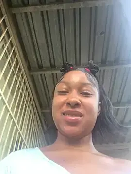 Stripchat Free Porn Cam of Creamy_bitchxxx