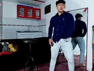 Stripchat Sex Cam of jacques_cardiet