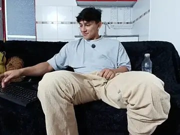 Stripchat Sex Cam of jacques_cardiet