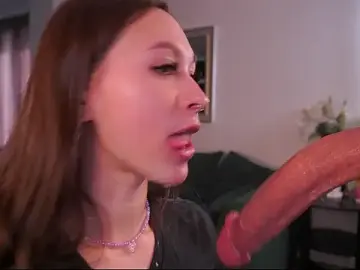 Stripchat Adult Webcams of karolineneuer_