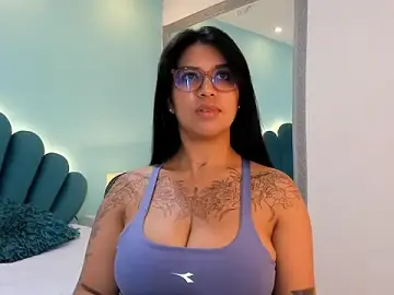 Stripchat Live Sex Cam of sharlott18