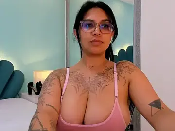 Stripchat Live Sex Cam of sharlott18