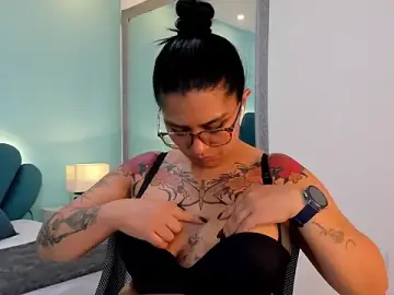 Stripchat Best live sex cam show of sharlott18