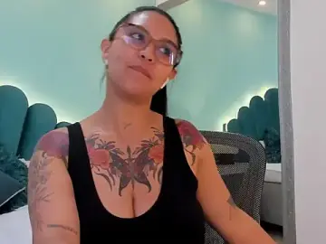 Stripchat Free Porn Cam of sharlott18