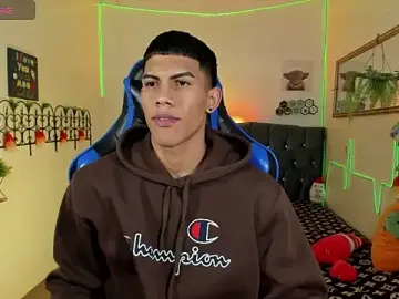 Stripchat Free Porn Cam of Damian_latinxxx