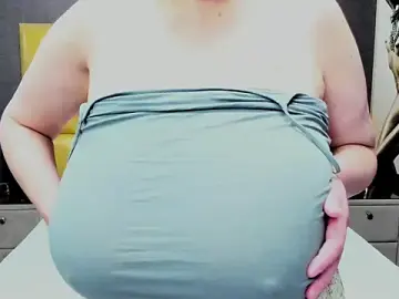 Stripchat Live Sex Cam of KiraLeila