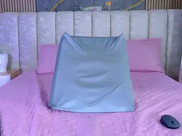 Stripchat Live Sex Cam of mia_scot