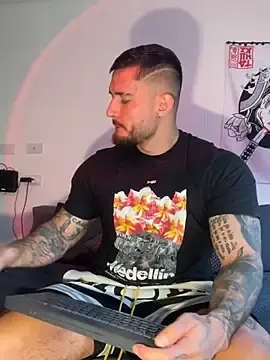 Stripchat Free Porn Cam of DimitriSullivan_