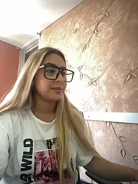 Stripchat Free Live Porn of Miabonnett_